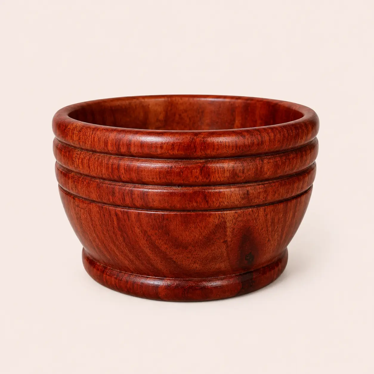 Bowl rojizo con borde tallado